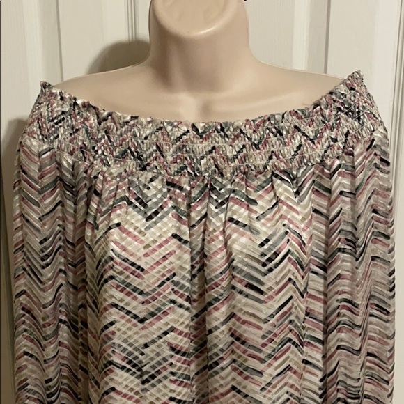 Off-the-shoulder blouse - Picture 2 of 5